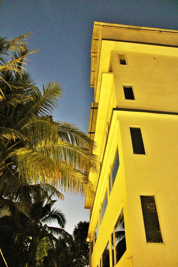Wotel Calangute Goa Esterno foto
